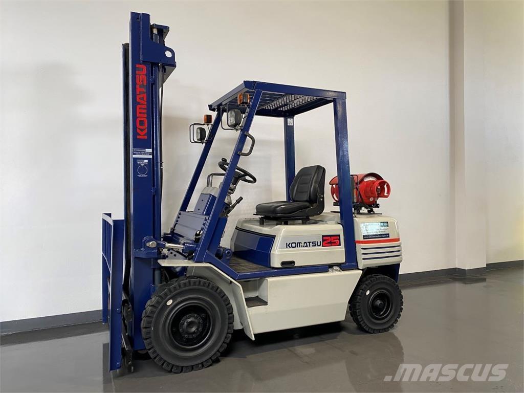 Komatsu FG25T-11E Gasolmotviktstruckar