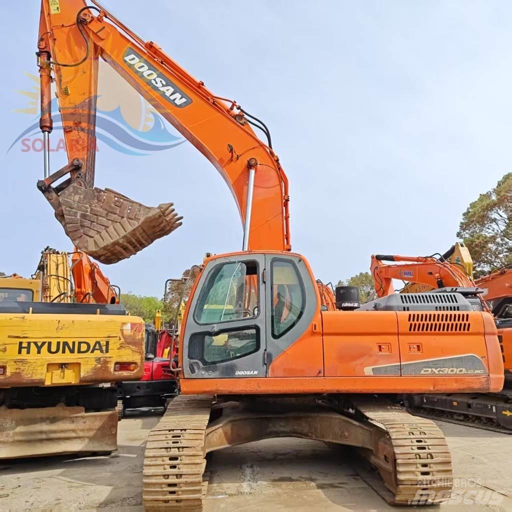 Doosan DX 300 LC Bandgrävare