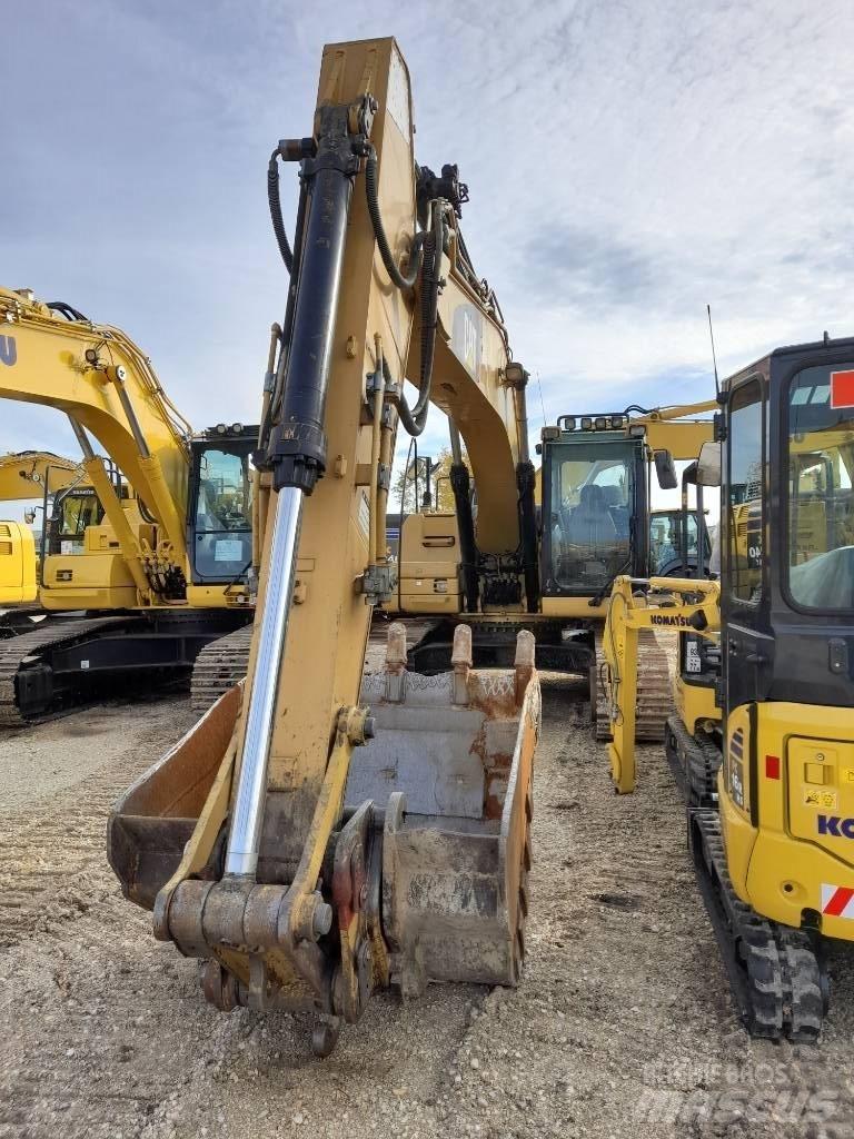 CAT 323 D Bandgrävare