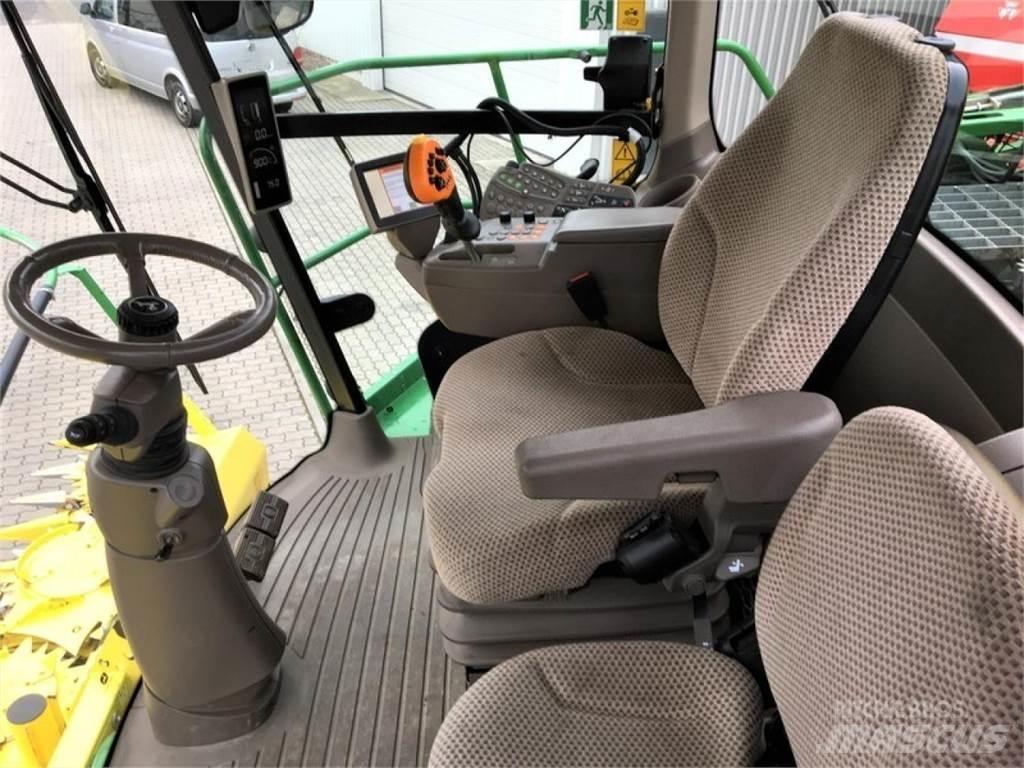 John Deere 8300i Självgående fälthackar