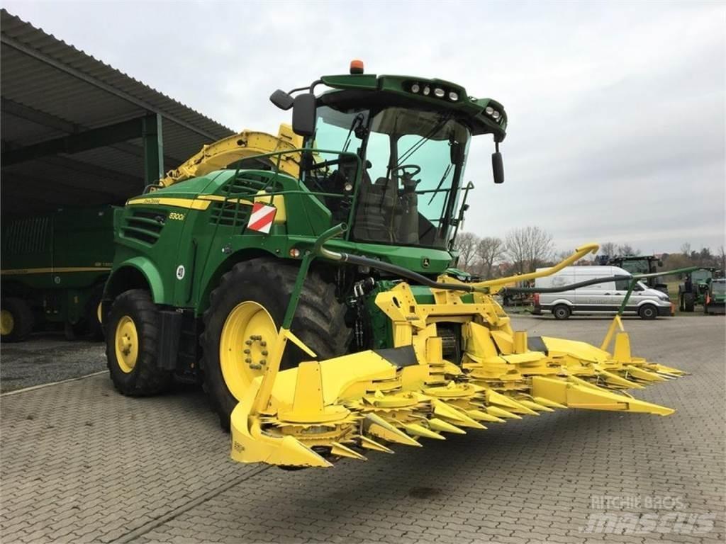 John Deere 8300i Självgående fälthackar