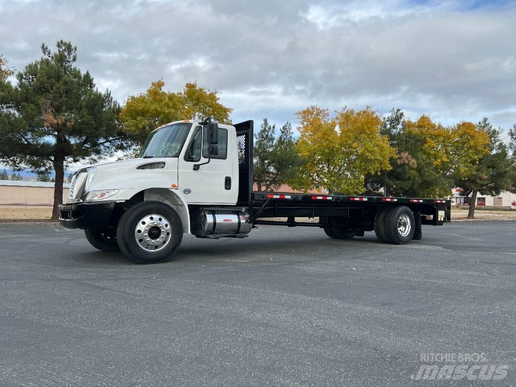 International 4300 Flakbilar