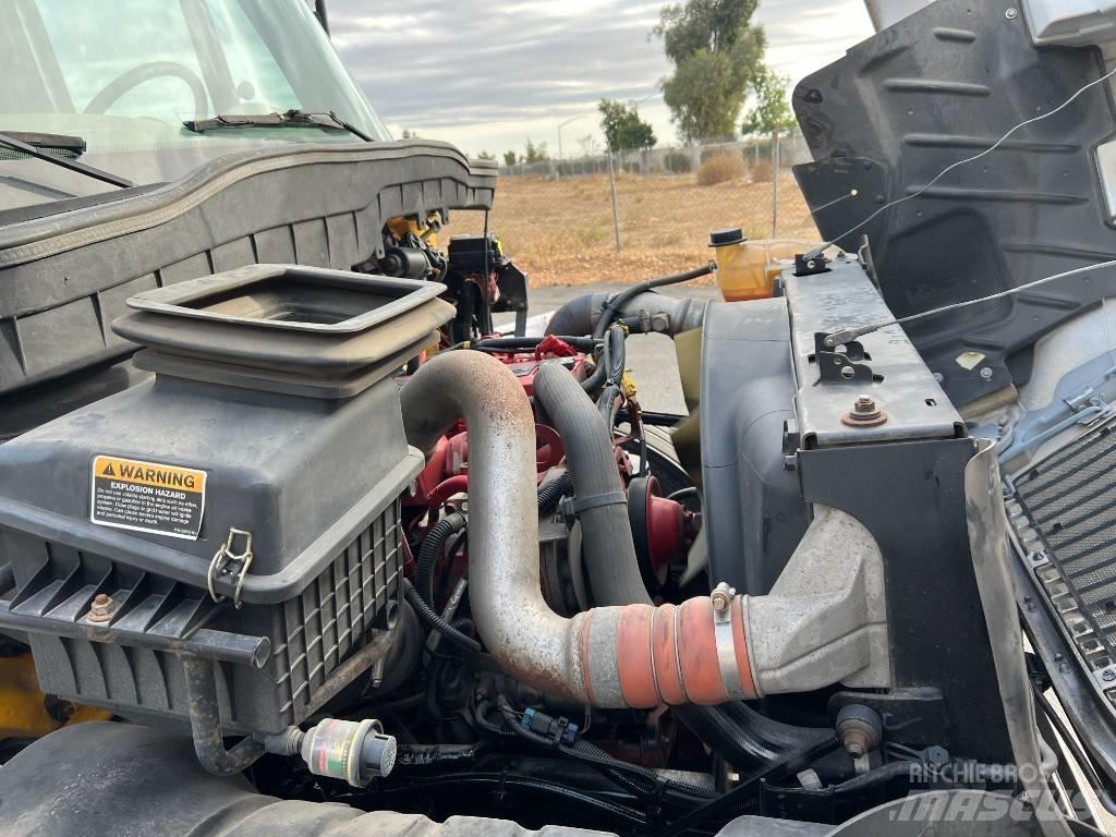 International 4300 Flakbilar