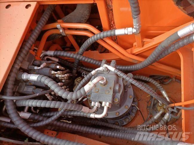Doosan DX 300 Bandgrävare