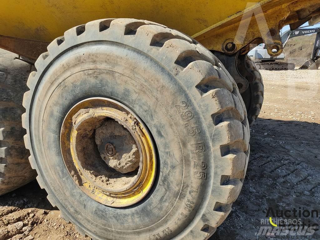Komatsu HM400 Midjestyrd dumper