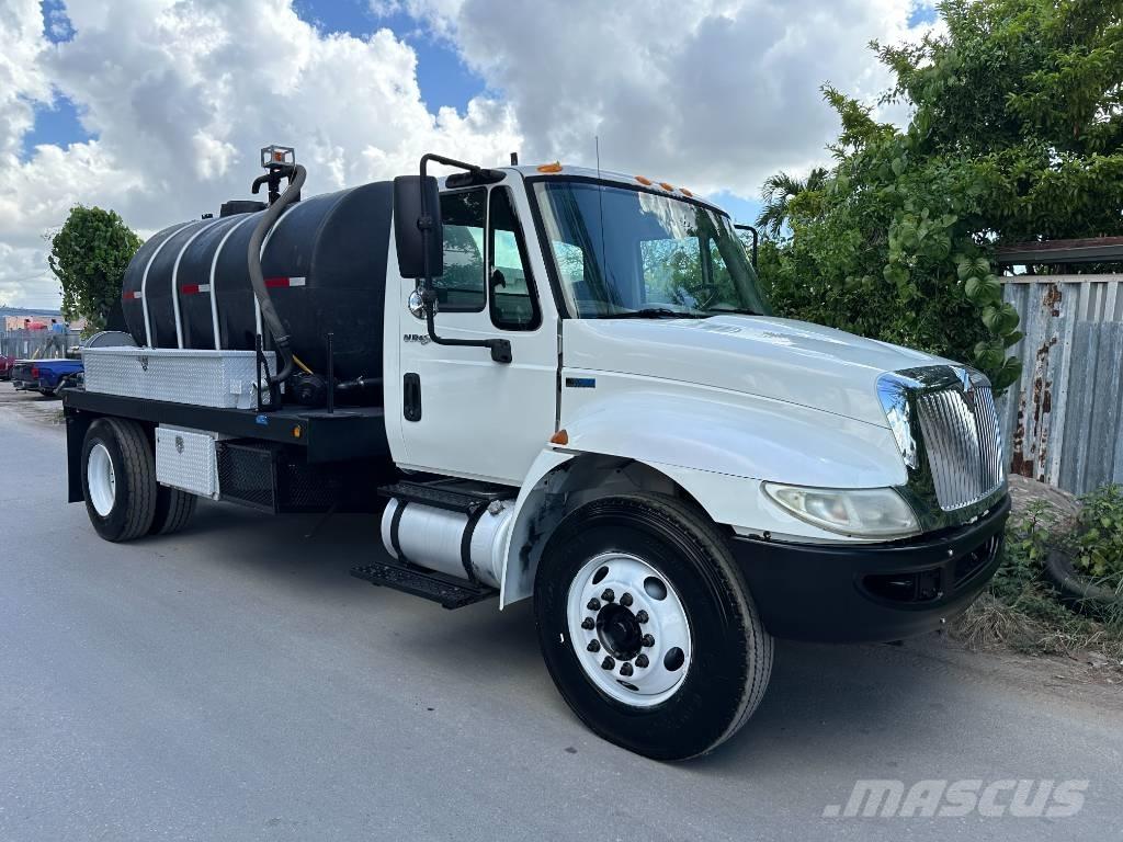 International 4300 Slamsugningsbil