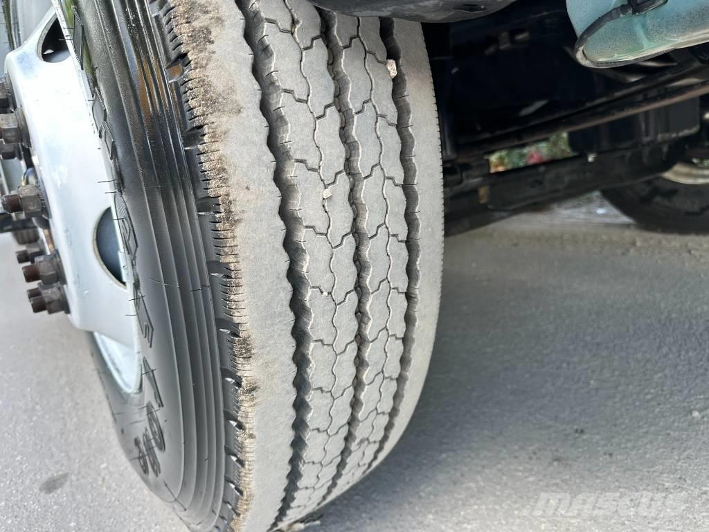 International 4300 Slamsugningsbil