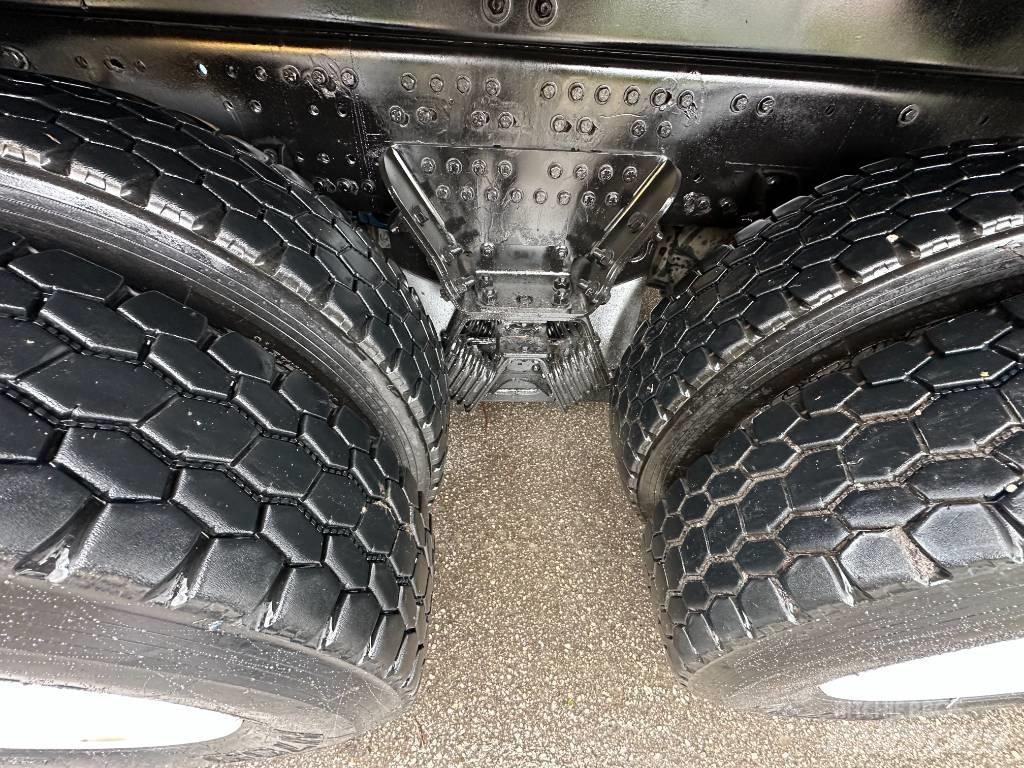 Mack GU713 Slamsugningsbil