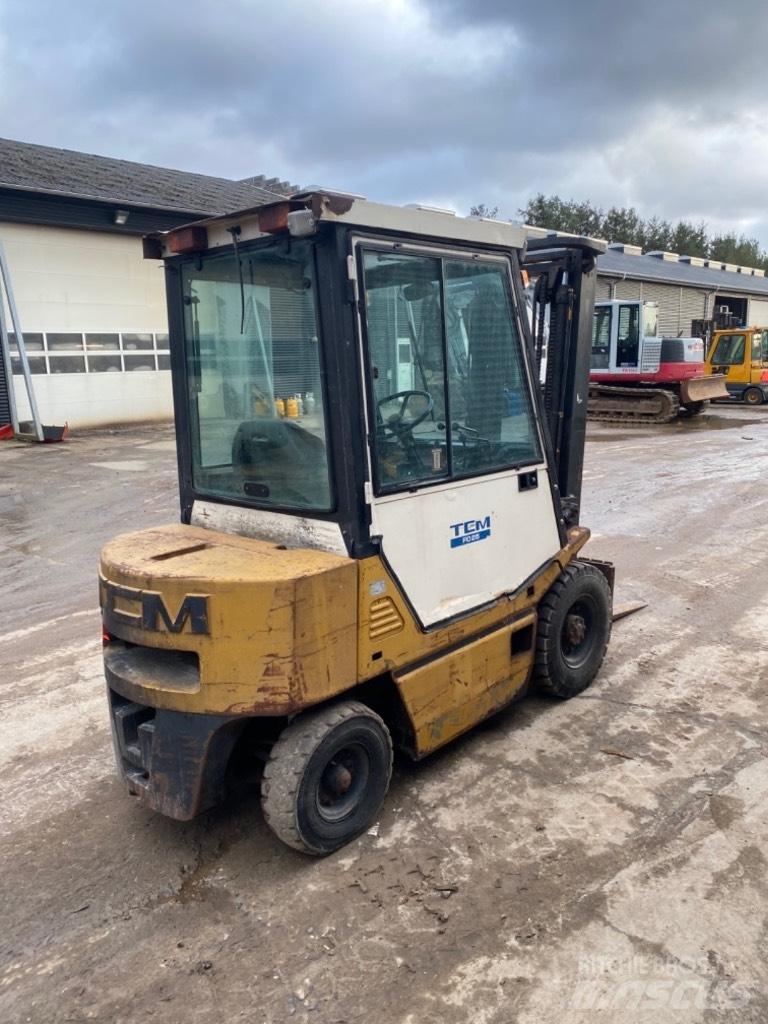 TCM FD 25 Dieselmotviktstruckar