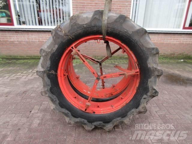 Goodyear 13.6/36 Däck, hjul och fälgar
