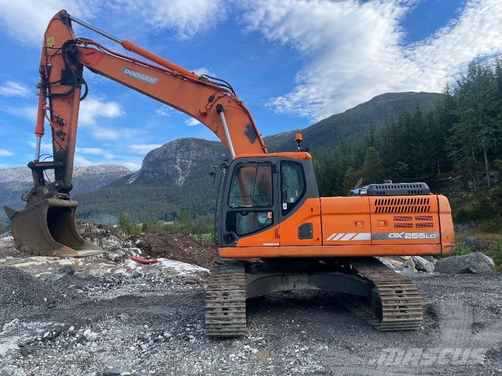 Doosan DX 255 LC-3 Bandgrävare