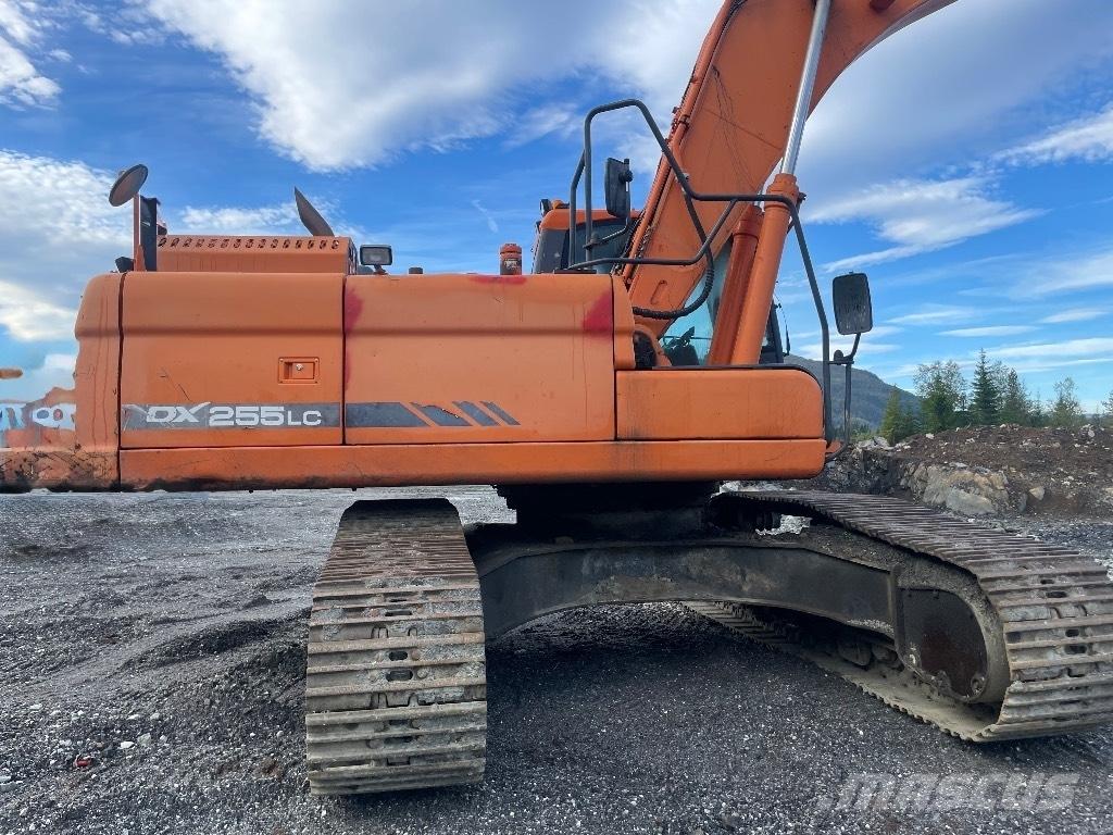 Doosan DX 255 LC-3 Bandgrävare