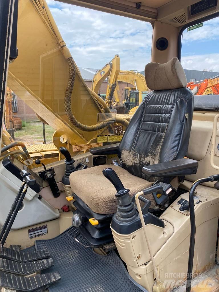 CAT 325 L Bandgrävare