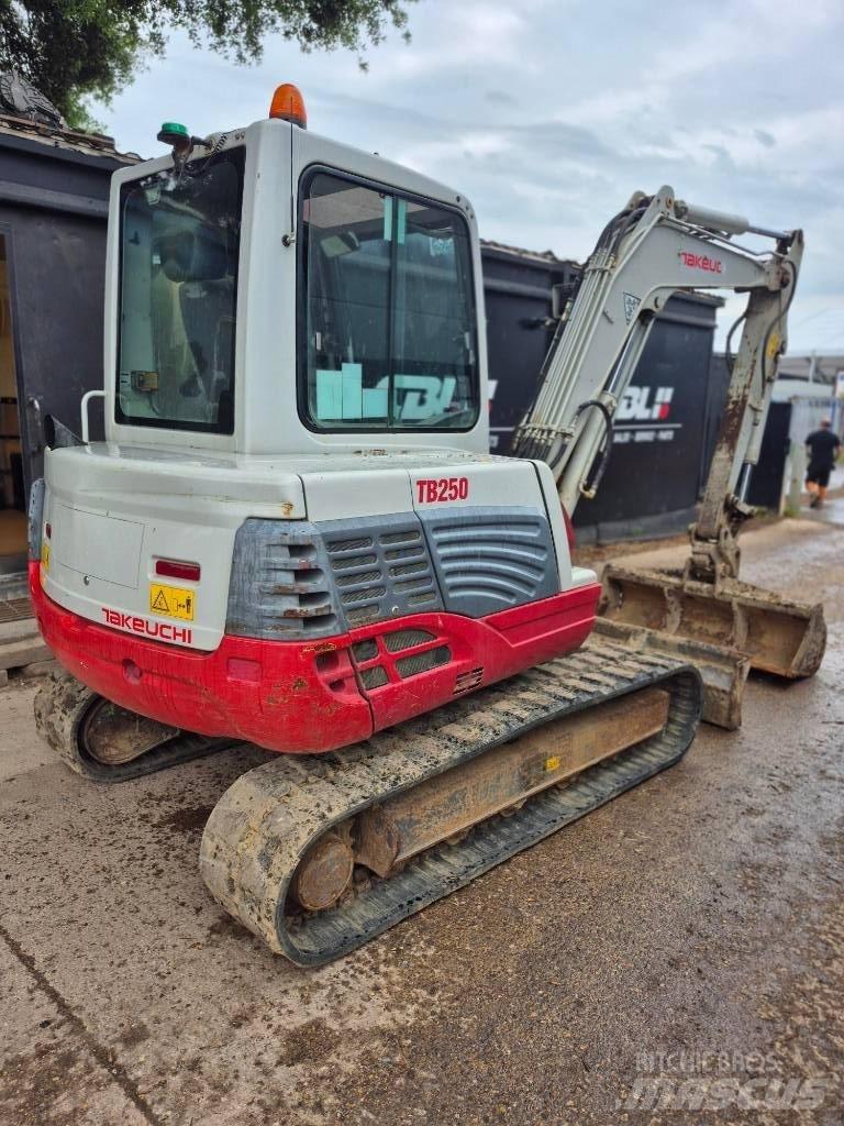 Takeuchi TB 250 Minigrävare < 7t