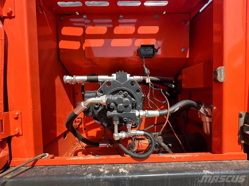 Doosan DX 225 LC-9 Bandgrävare