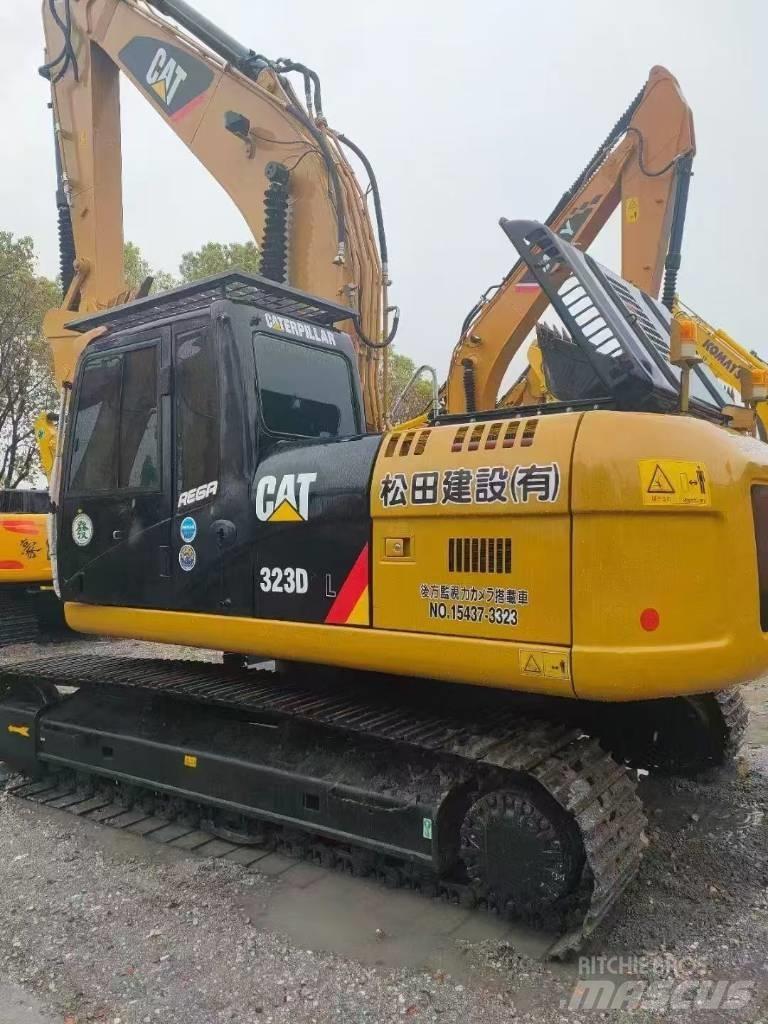 CAT 323D2 Bandgrävare