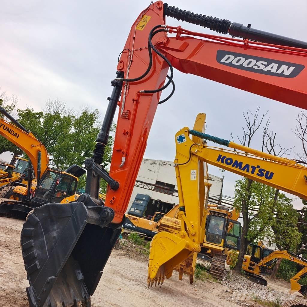 Doosan DX 225 LC Bandgrävare