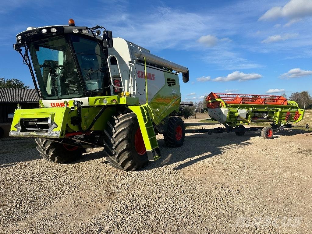 CLAAS Tucano 320 Skördetröskor
