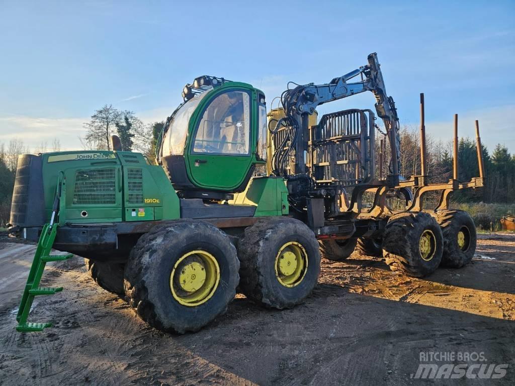John Deere 1910 E Skotare