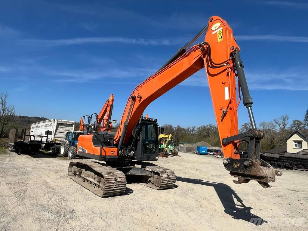 Doosan DX 225 Bandgrävare