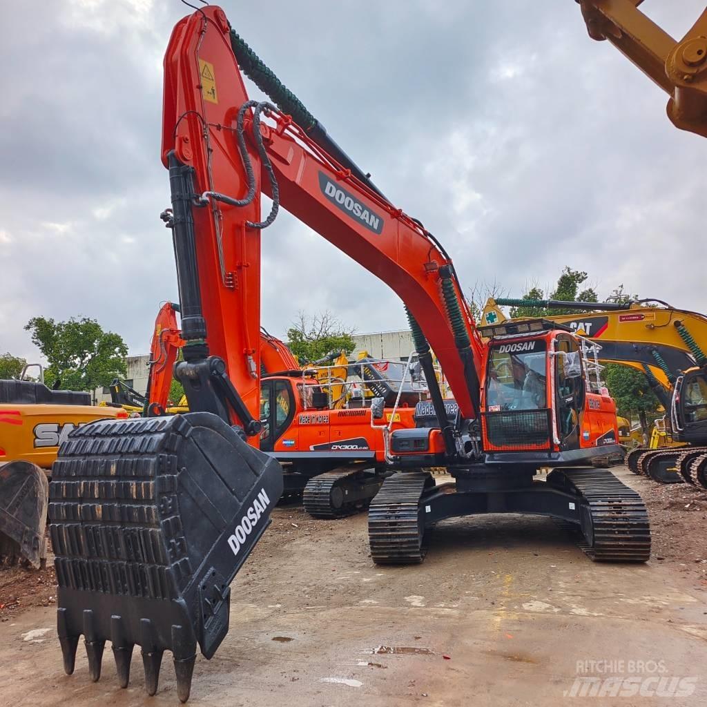 Doosan DX 300 LC Bandgrävare