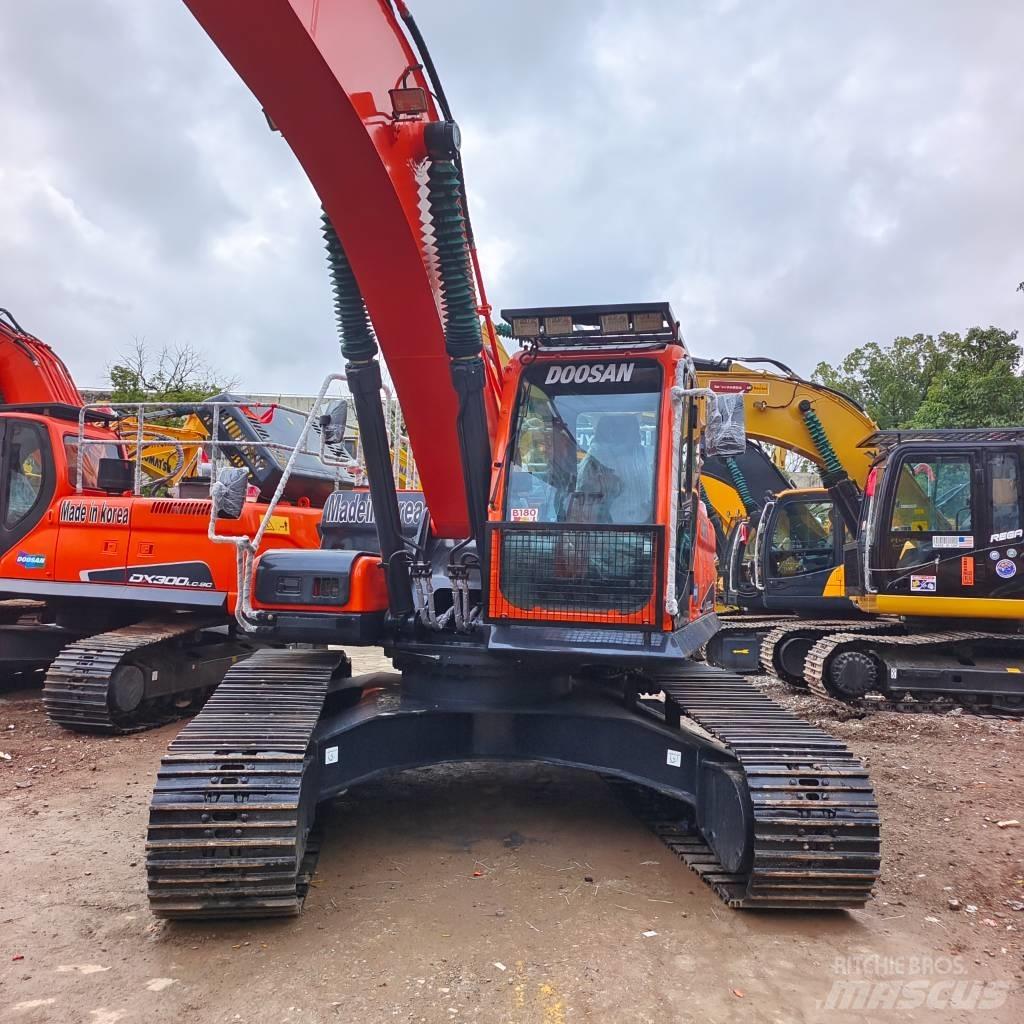 Doosan DX 300 LC Bandgrävare