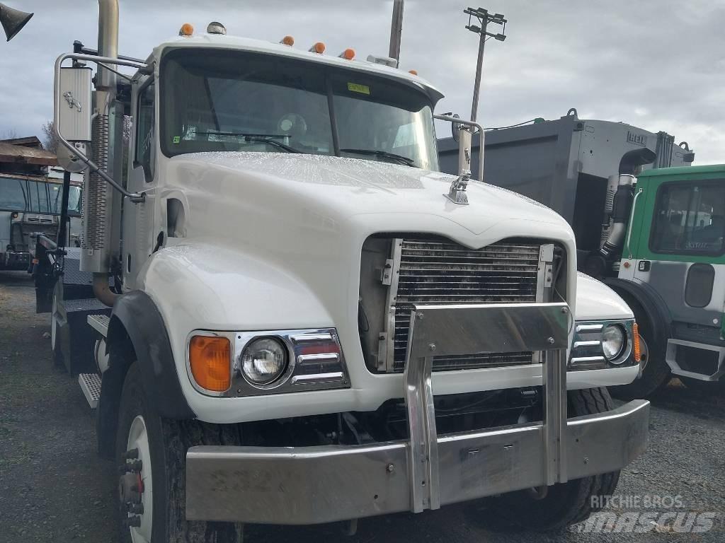 Mack CV 713 Sopbilar