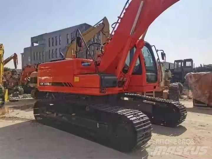 Doosan DX225LC Bandgrävare