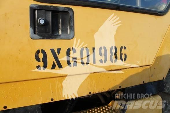 CAT 615C II Schaktvagnar