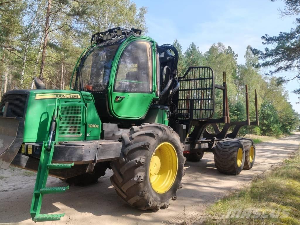 John Deere 1010 E Skotare