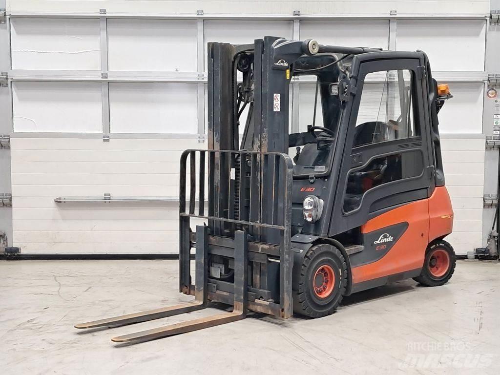 Linde E30-01 Elmotviktstruckar