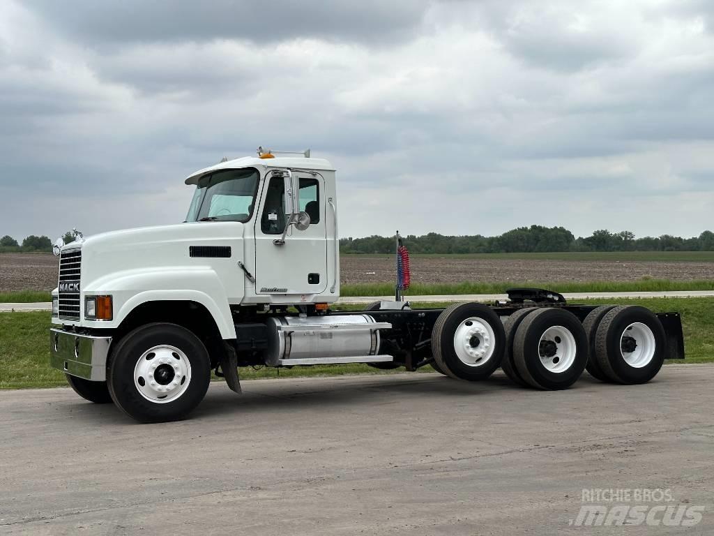 Mack CHN 613 Dragbilar