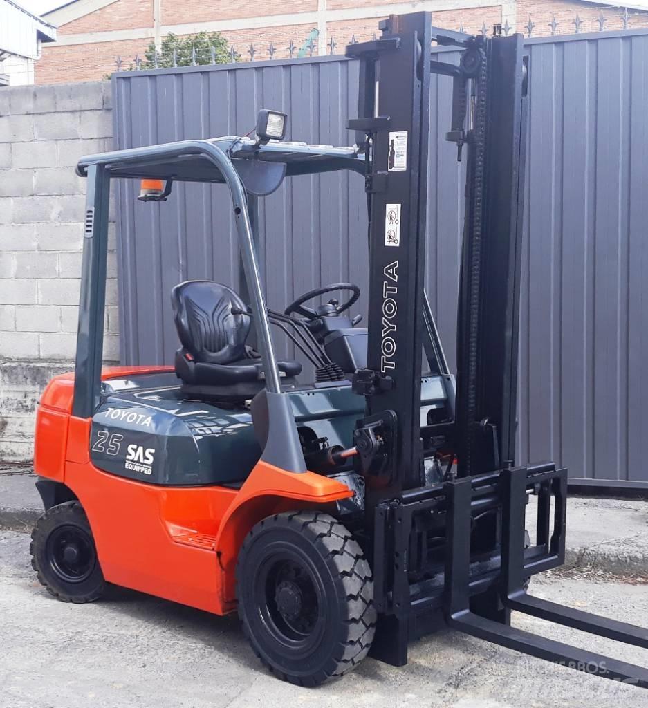 Toyota 02 7 FDF 25 Dieselmotviktstruckar