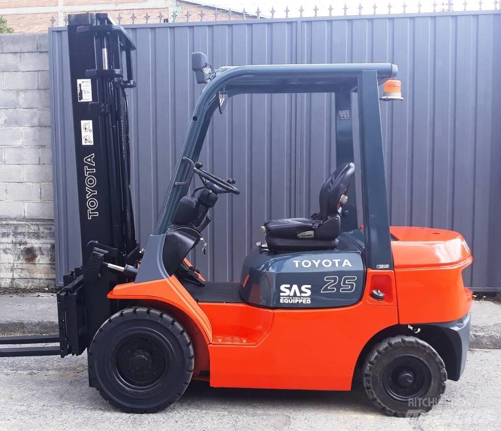 Toyota 02 7 FDF 25 Dieselmotviktstruckar