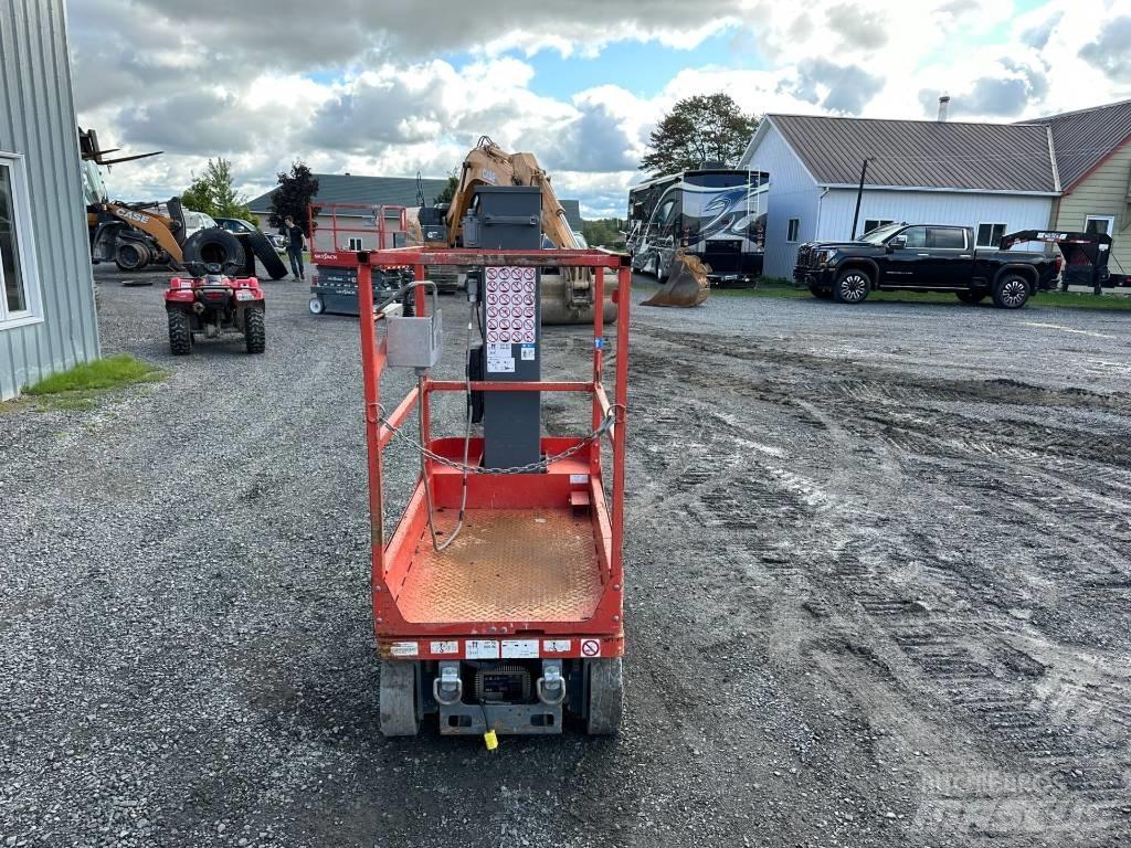 SkyJack SJ 12 Saxliftar