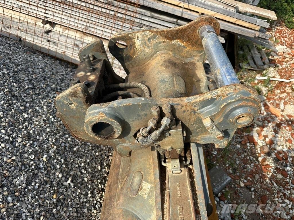 Liebherr R 922 Bandgrävare