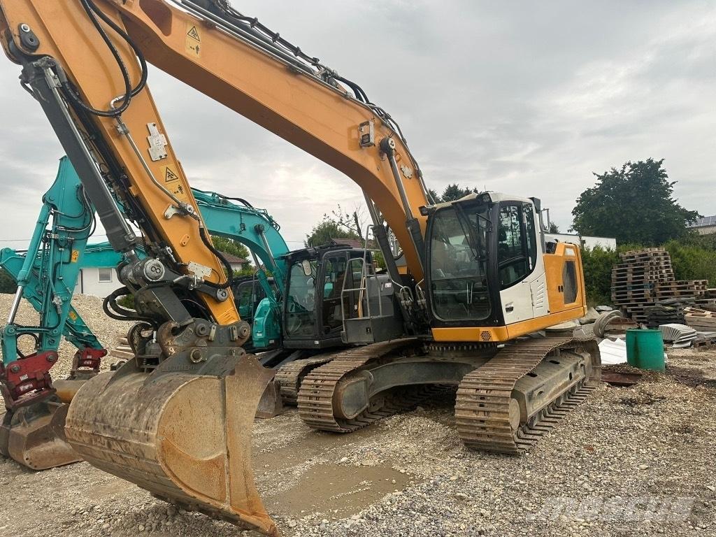 Liebherr R 922 Bandgrävare