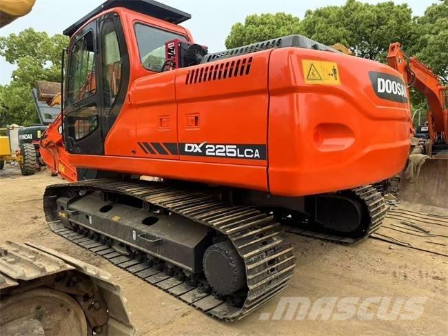 Doosan DX 225 LCA Bandgrävare