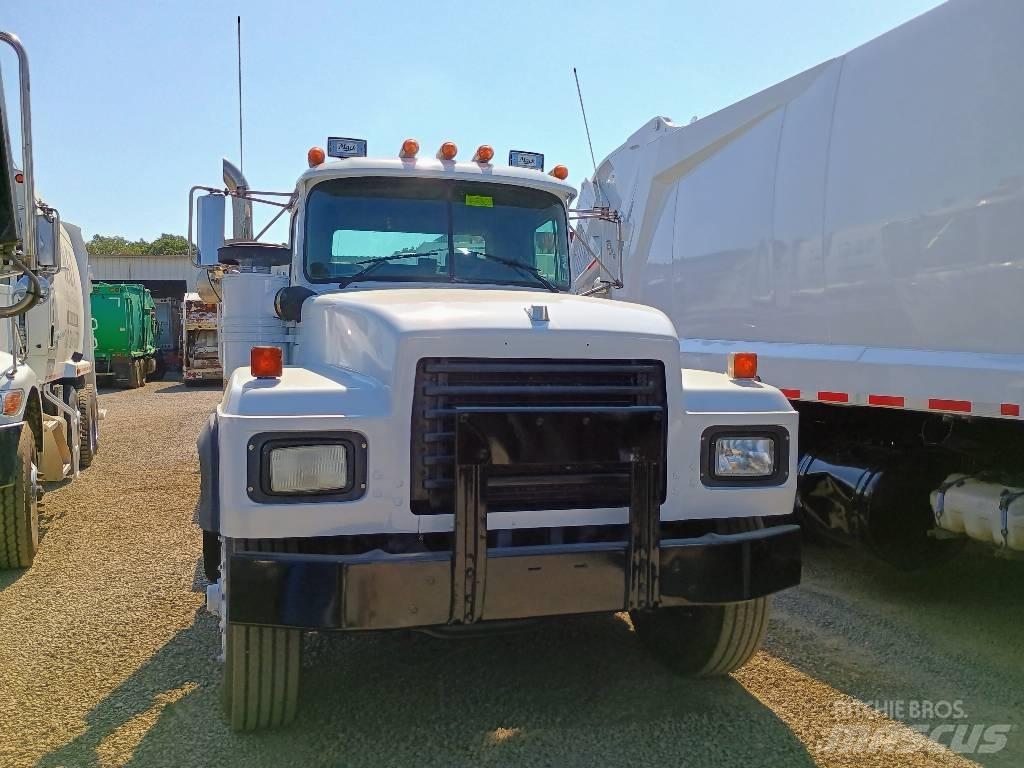 Mack RD 688 S Sopbilar