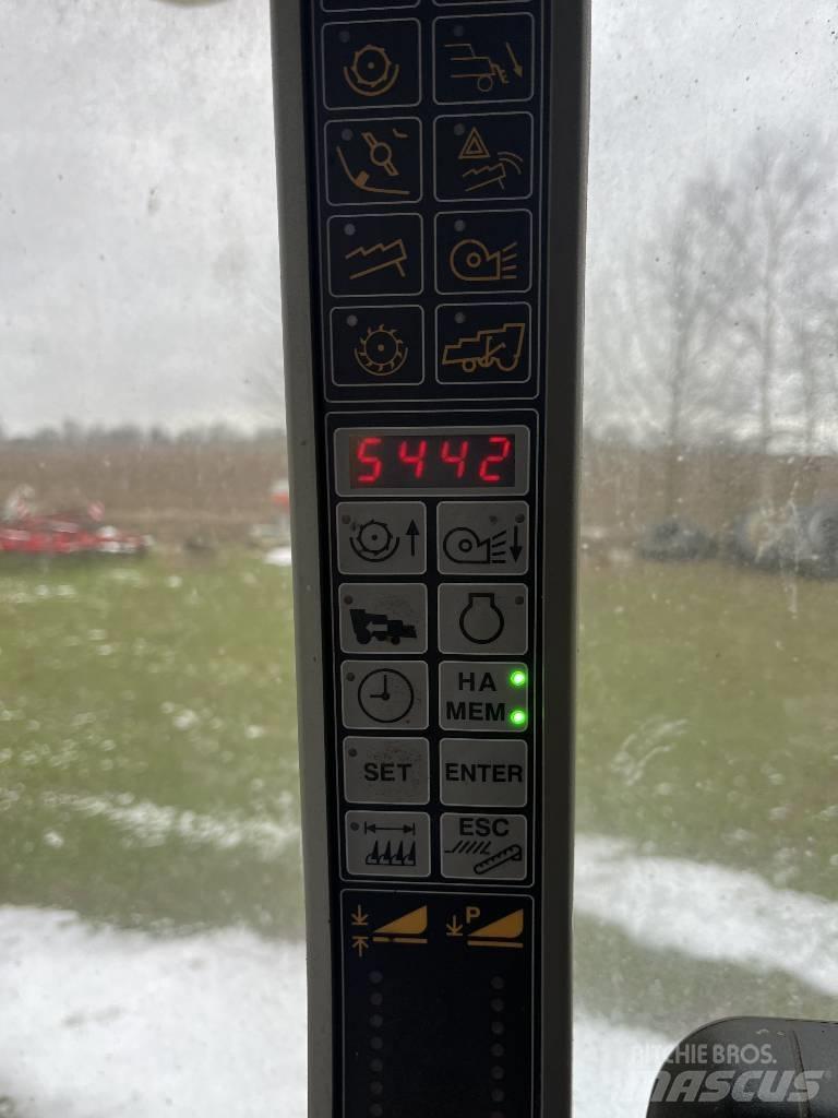 New Holland CSX 7070 Skördetröskor
