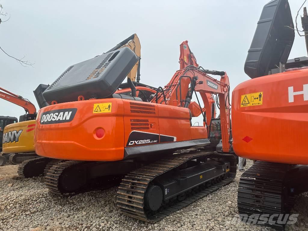 Doosan DX225 Bandgrävare