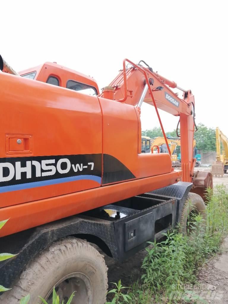 Doosan DH 150 W-7 Bandgrävare