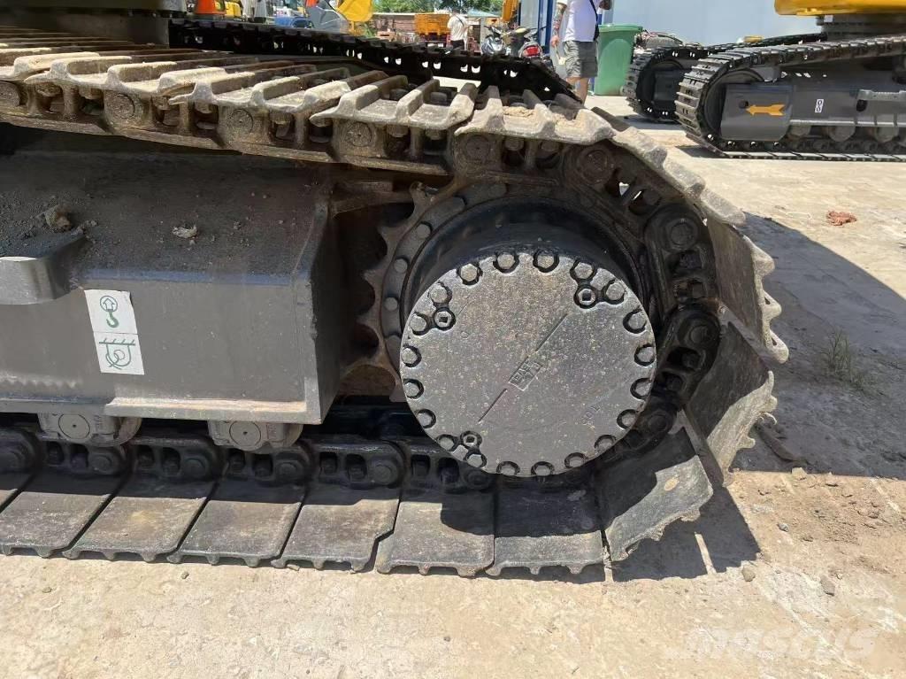 Komatsu 220 Bandgrävare