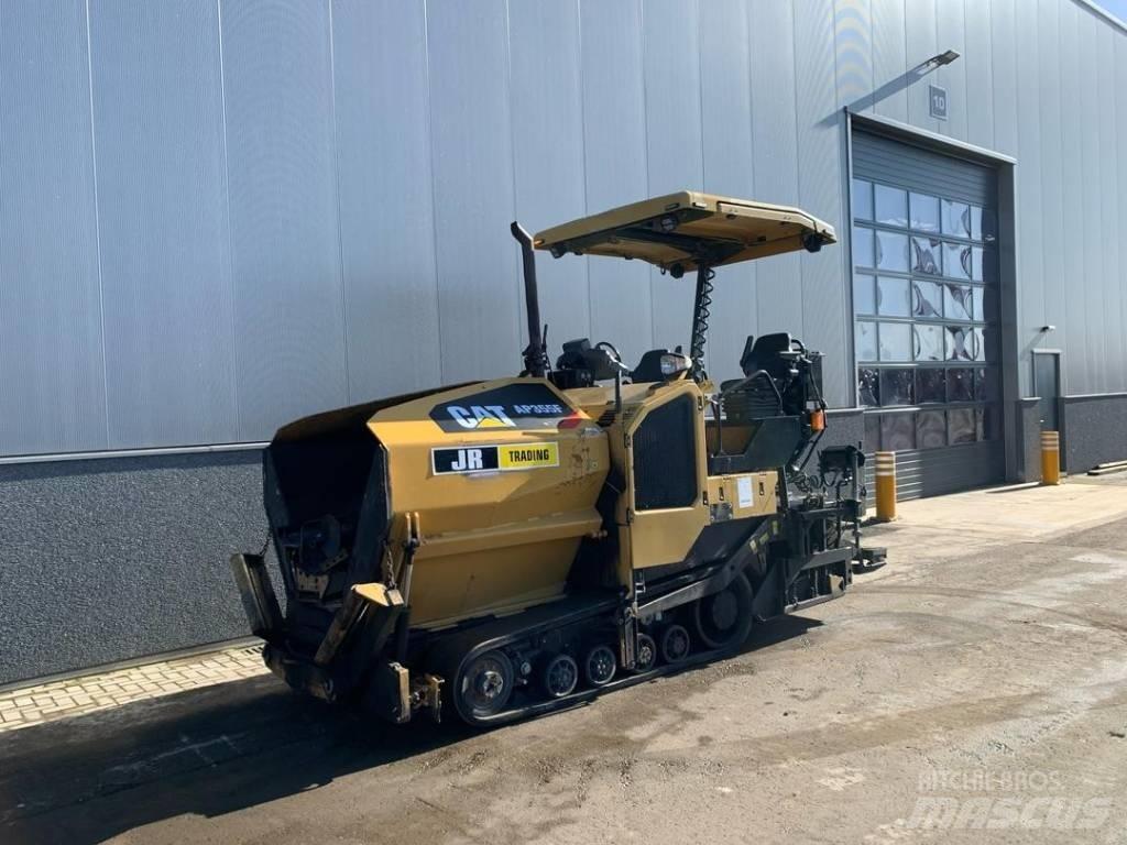 CAT AP355F Asfaltsläggningsmaskiner