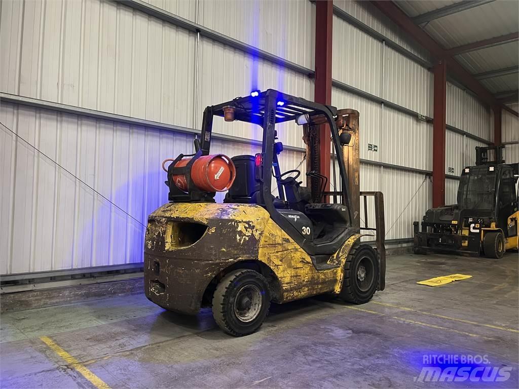 Komatsu FG30T-17 Gasolmotviktstruckar
