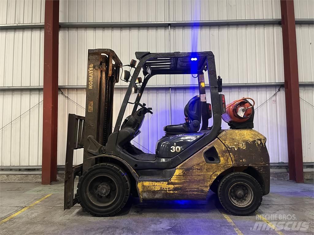 Komatsu FG30T-17 Gasolmotviktstruckar