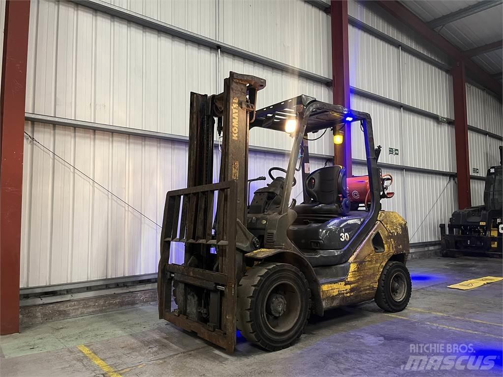 Komatsu FG30T-17 Gasolmotviktstruckar