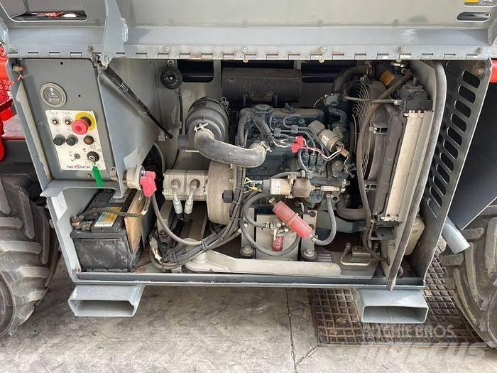 SkyJack SJ6832RT Saxliftar