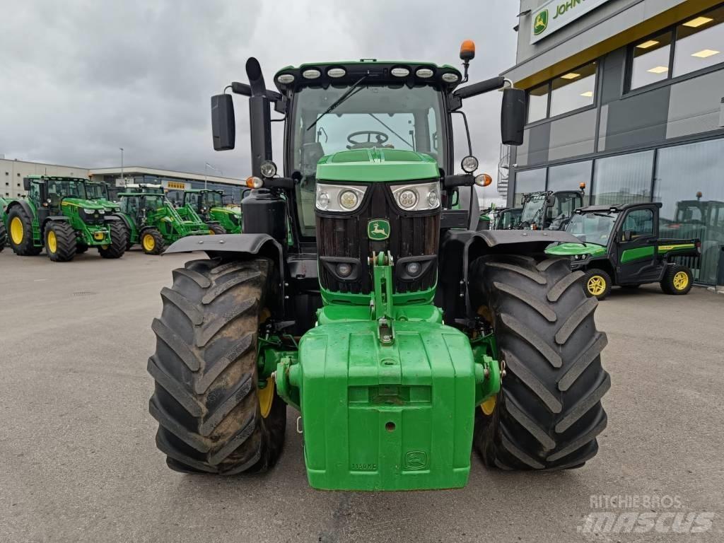 John Deere 6215 R Traktorer