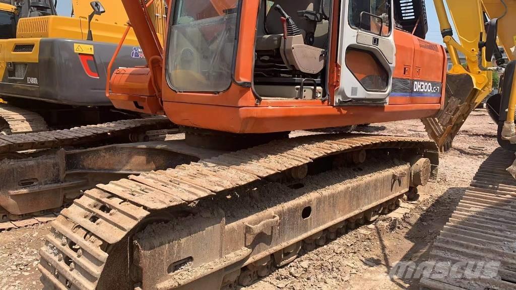 Doosan DH 300 LC-7 Bandgrävare